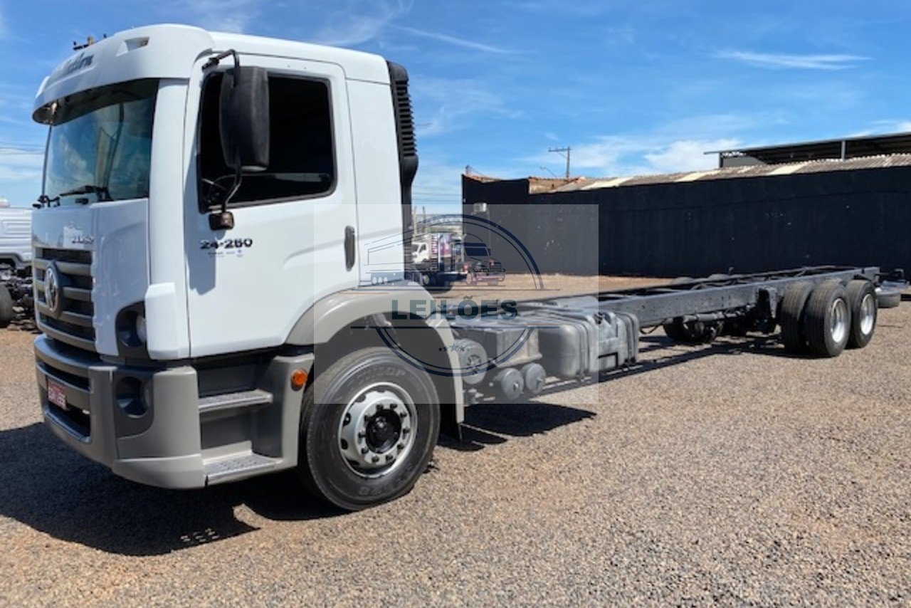 Volkswagen  24 250 - 6x2 - 2010 - Chassis